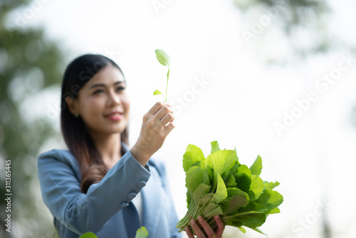 Business women and vegetabl...