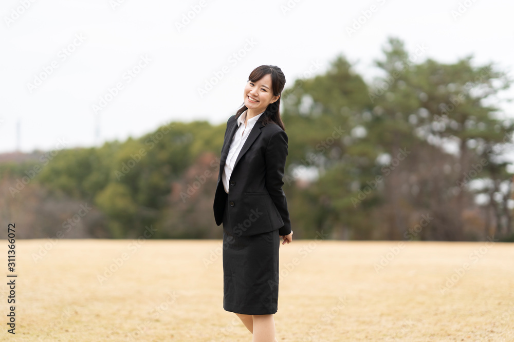 スーツの女性 スーツの女性