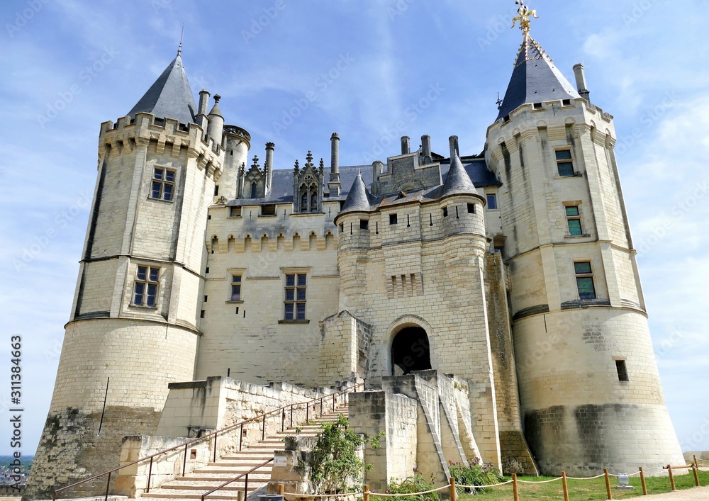 Fototapeta premium Façade ouest et entrée du château de Saumur