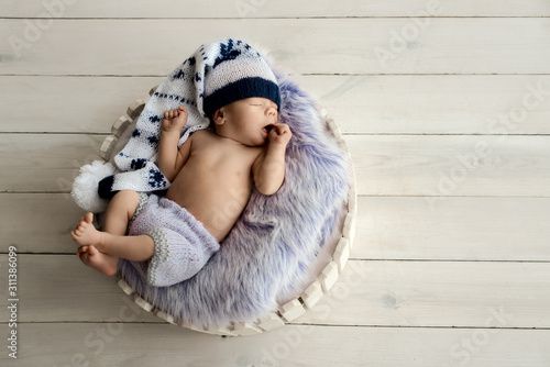 liitle baby sleep in woolen clothes