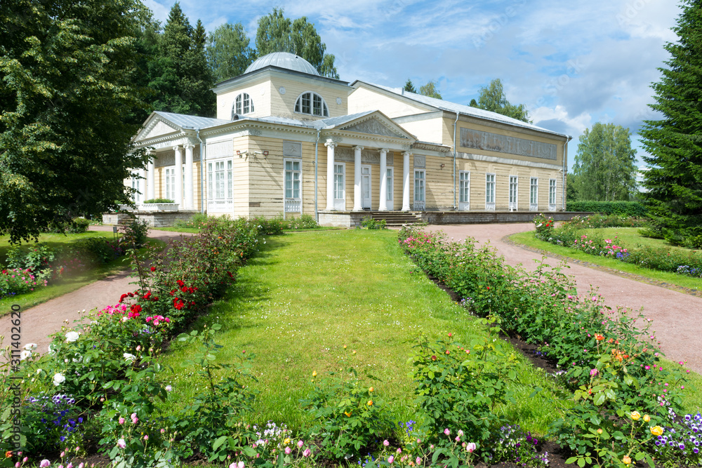 Pavilion of roses in Pavlovsk Park