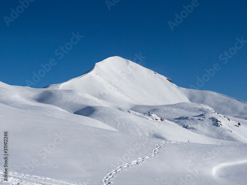 Winter landscape in the Italian alps © Nikokvfrmoto