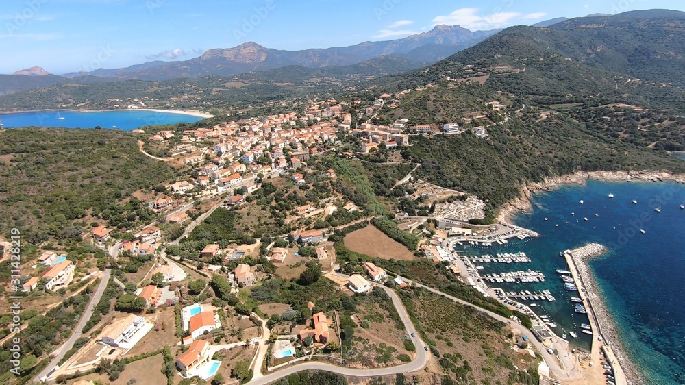 Obraz premium Le village de Cargèse en Corse