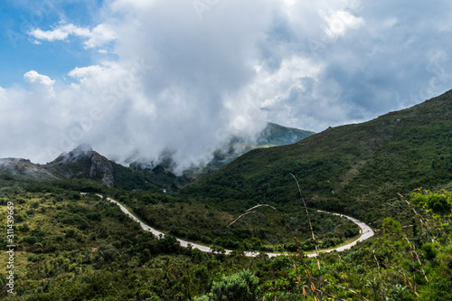 road in the mountains © Eli de Souza