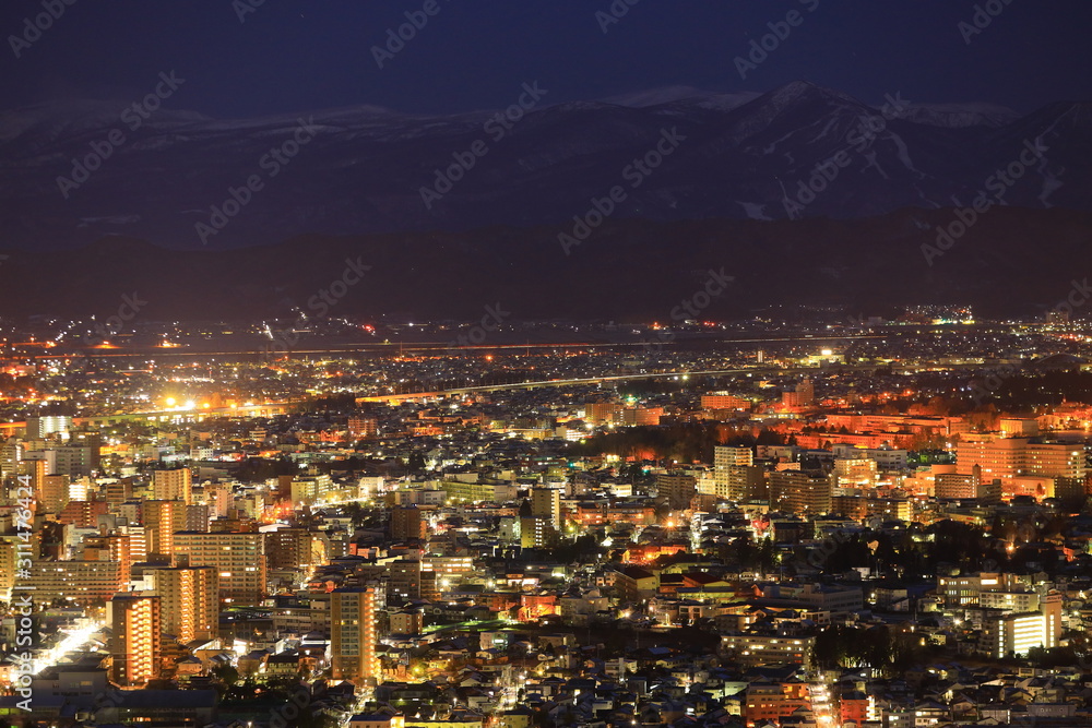 岩手山と盛岡市街の夜景
