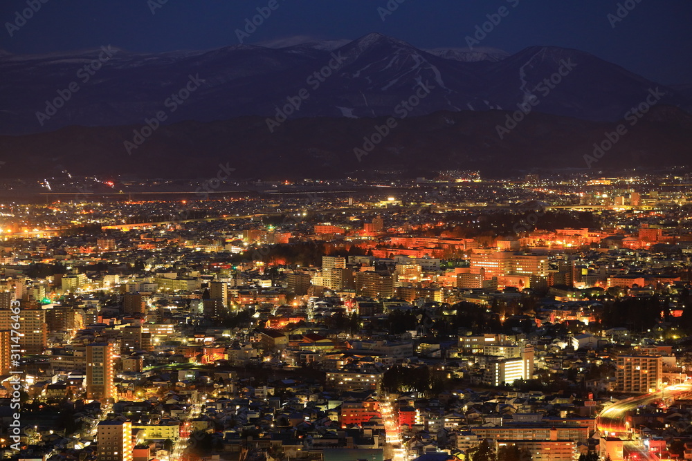 Fototapeta premium 岩手山と盛岡市街の夜景