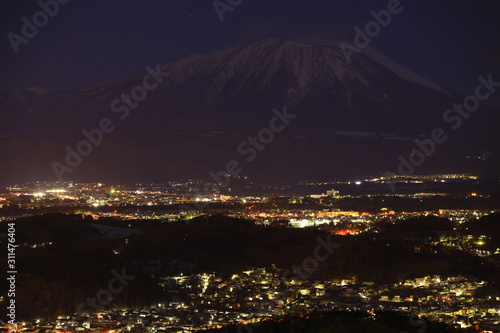 岩手山と盛岡市街の夜景