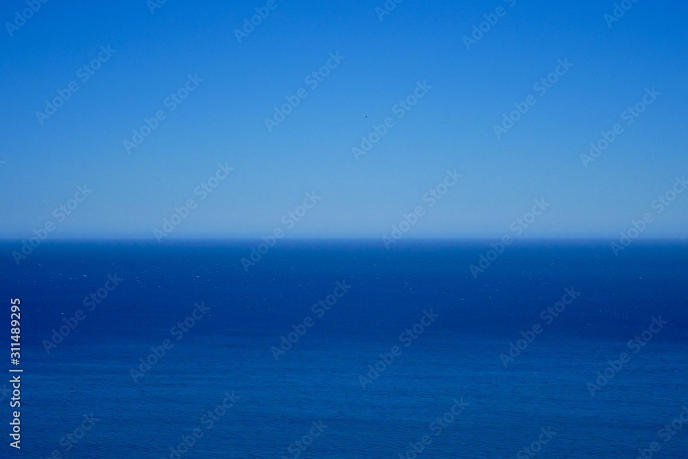 horizontal line of calm sea on the day light