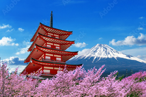 Fotografiet Cherry blossoms in spring, Chureito pagoda and Fuji mountain in Japan