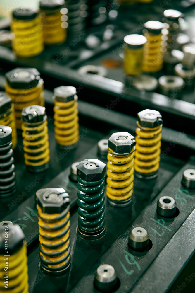 Yellow spring screw Yellow spring screw