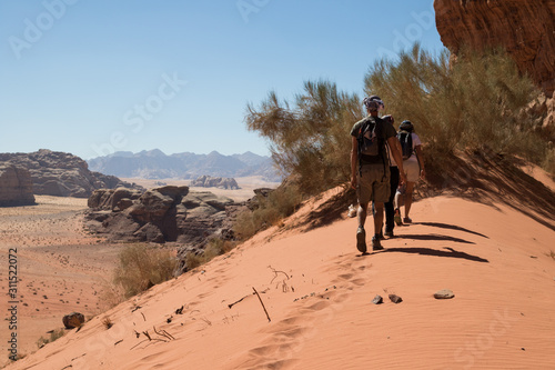 Randonn  e dans le Wadi Rum