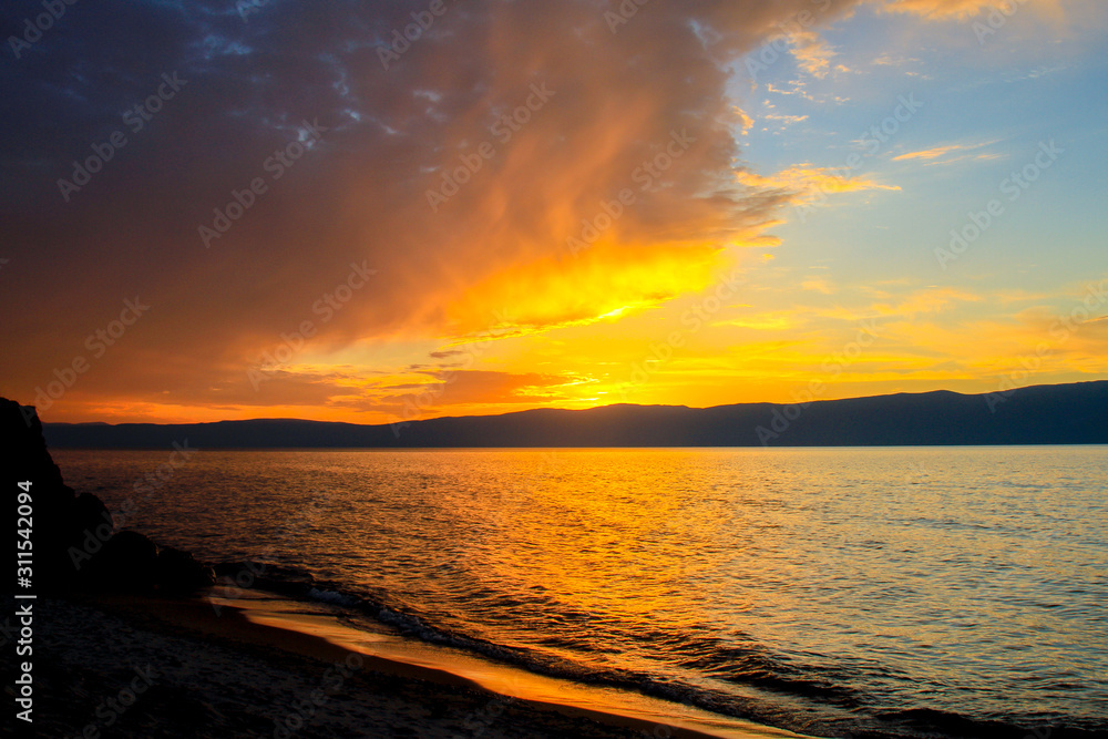 Obraz premium sunset over baikal lake