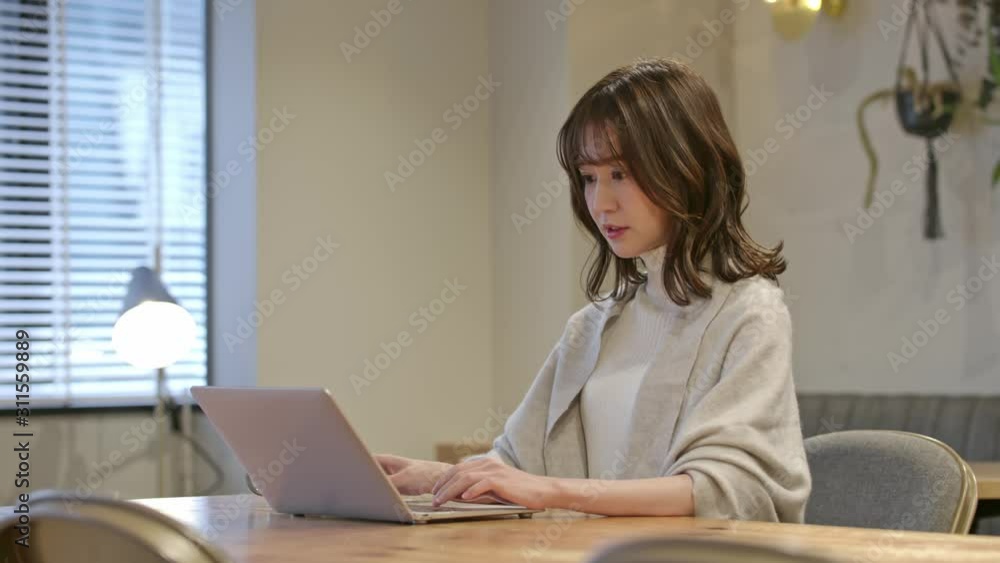 computer・woman・cafe computer・woman・cafe