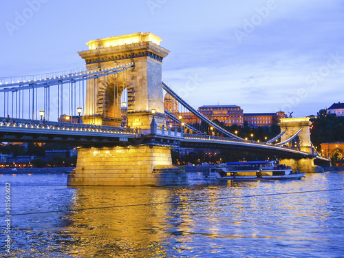 Budapest, Kettenbrücke, Ungarn photo