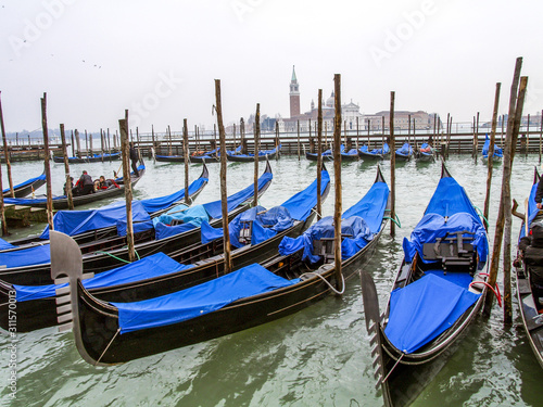 Venedig, Kirche San Giorgio Maggiore, Gondelanlegestelle, Italie © visualpower