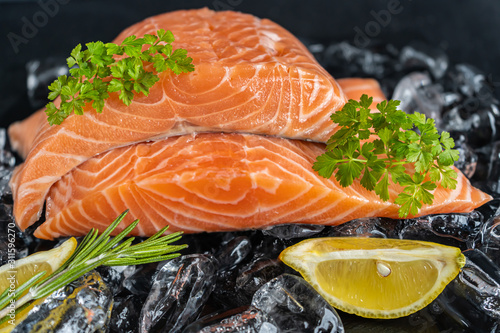 Salmon on ice with herbs and lemon