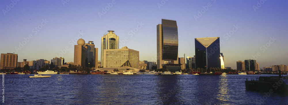 Naklejka premium Dubai Creek, Nationalbank, Vereinigte Arabische Emirate, Dubai