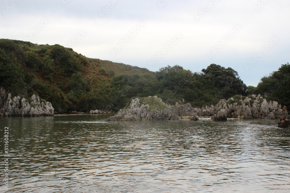 Fototapeta premium Rough bay with stones and rocks
