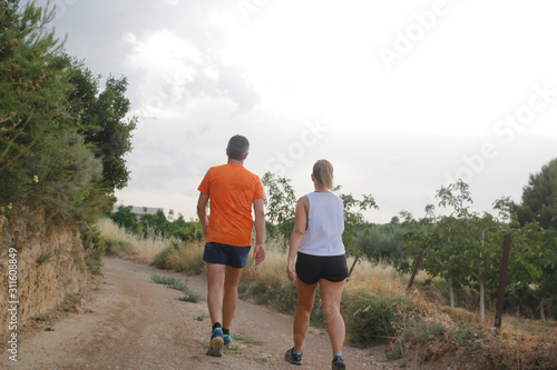 Couple hiking in the countryside © Laiotz