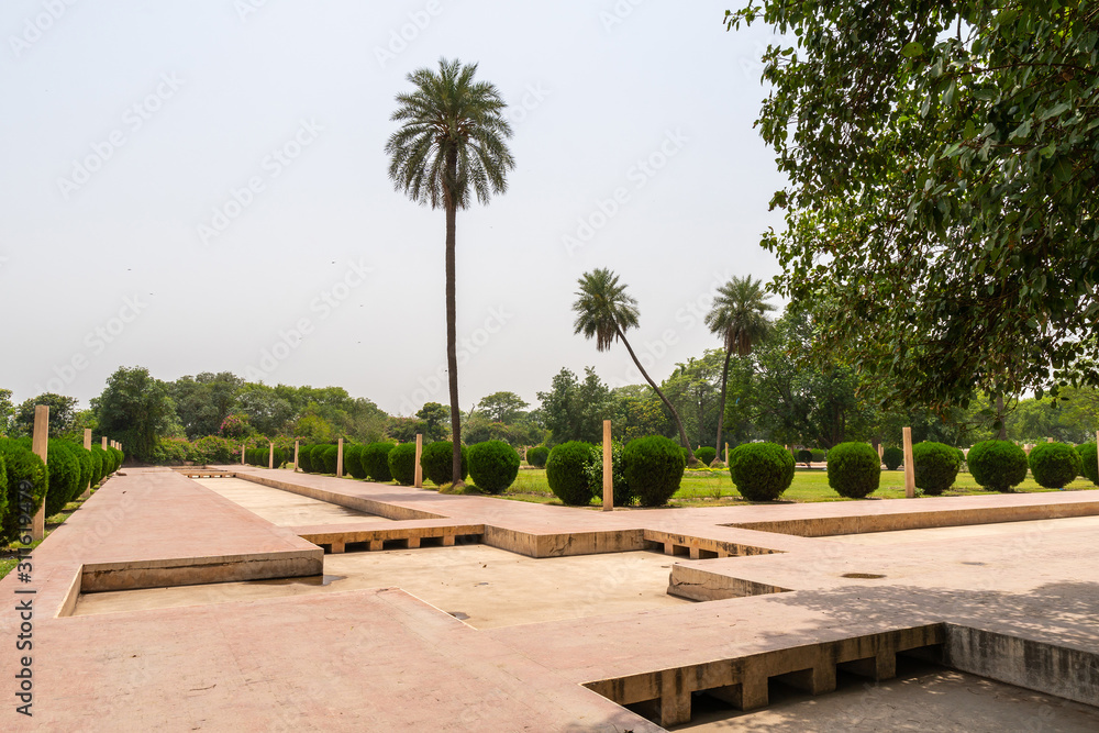 Lahore Kamran's Baradari 272
