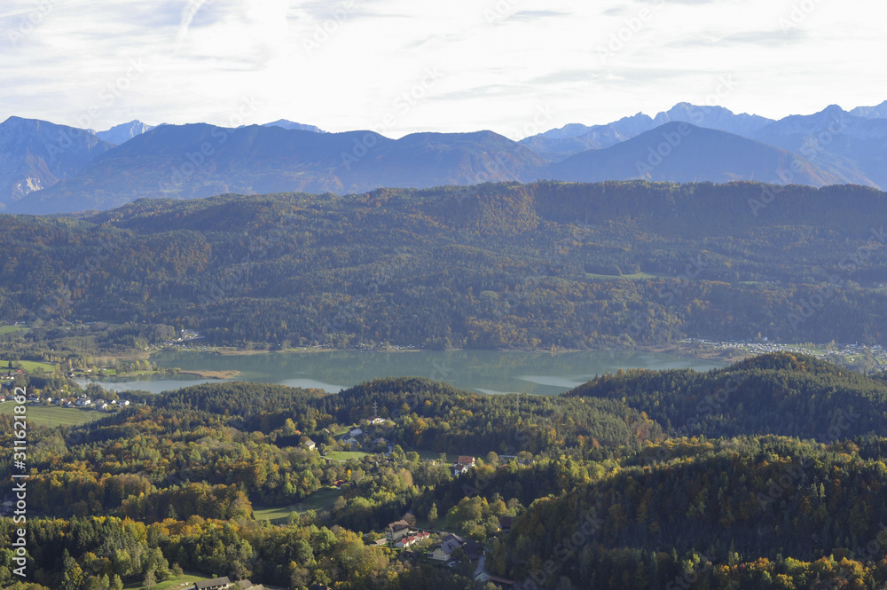 Obraz premium Aussichtsturm Pyramidenkogel, Österreich, Kärnten, Wörthersee