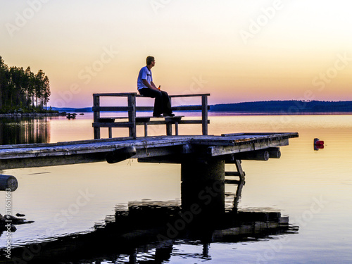 Abendstimmung am See Kiantajärvi, nach Sonnenuntergang, Finnlan © visualpower