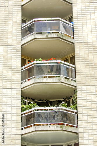 Paris, Häuserfassade mit Balkonen, Frankreich, La Defense