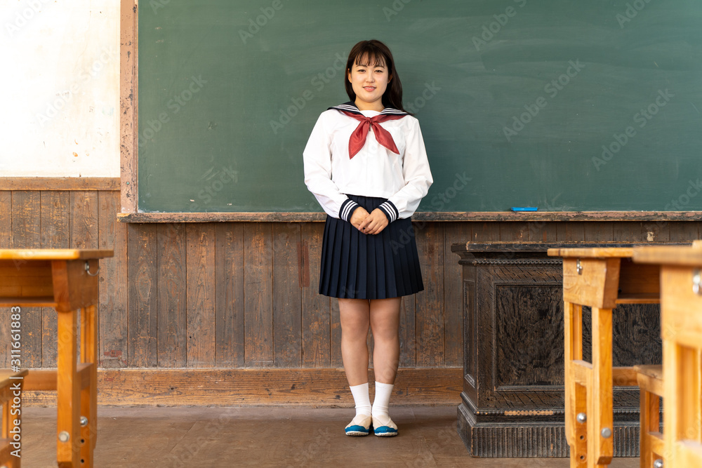 教壇の女子高生stock Photo Adobe Stock