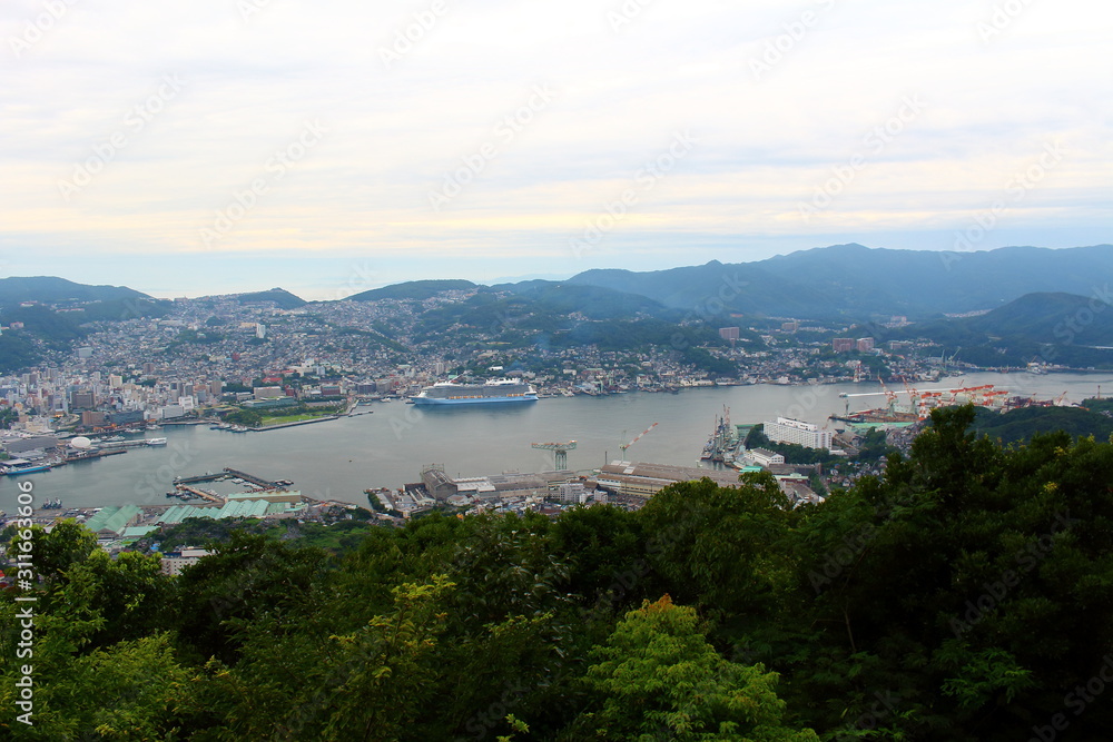 稲佐山から臨む長崎湾と長崎市街　Nagasaki Bay and Nagasaki city from Inasayama mountain