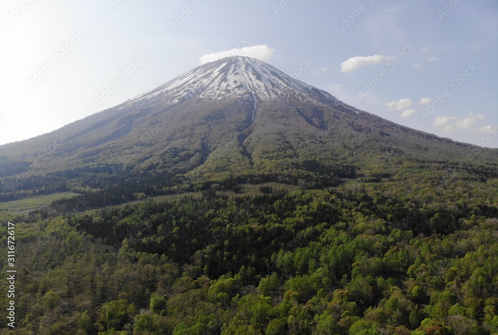 北海道: ニセコの羊蹄山 | 春の蝦夷富士をドローン空撮