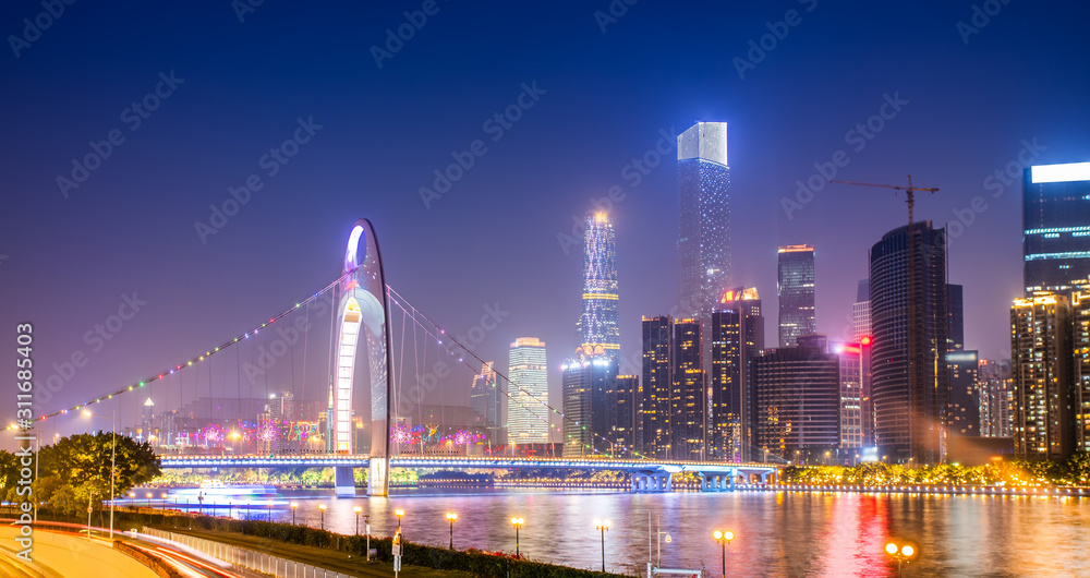 Fototapeta premium Guangzhou city night i architektoniczna panorama krajobrazu