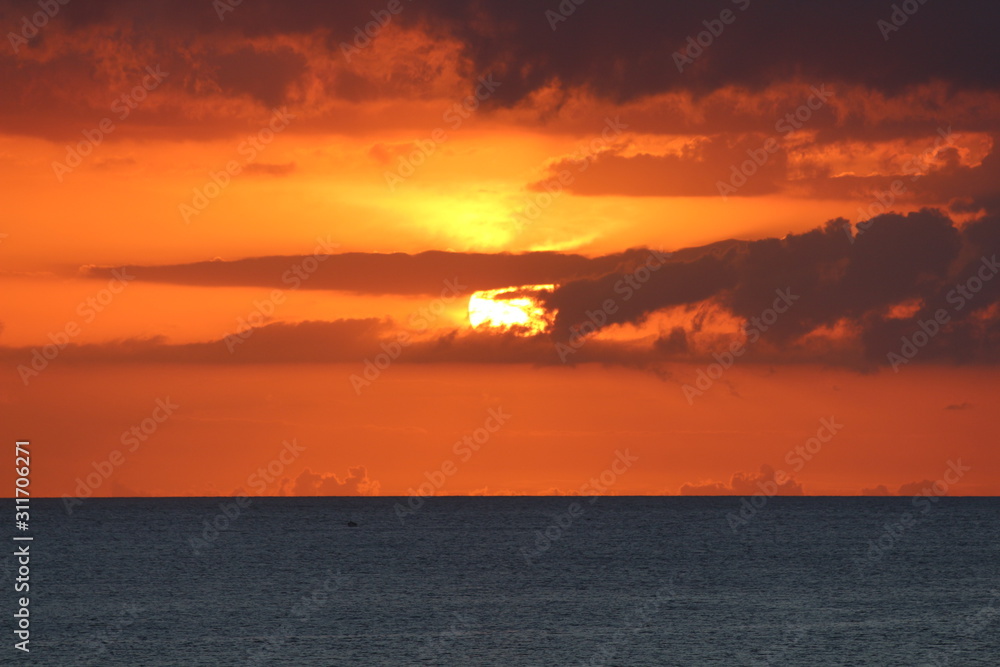 Obraz premium Every sunset is an opportunity to reset