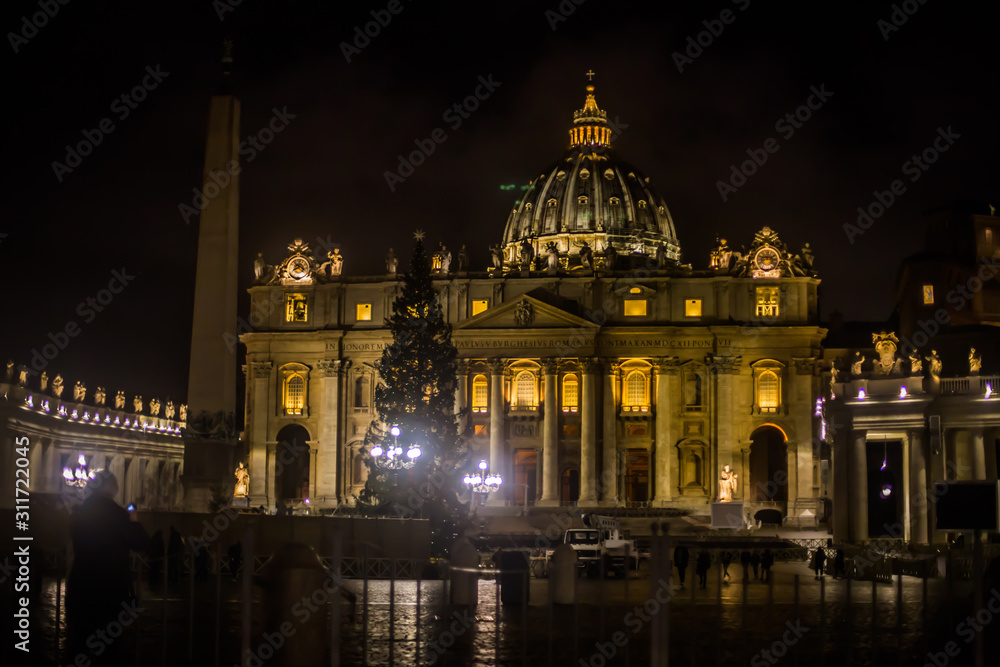 Fototapeta premium Italy / Rome 14. December 2019 pictured St. Peter's Basilica