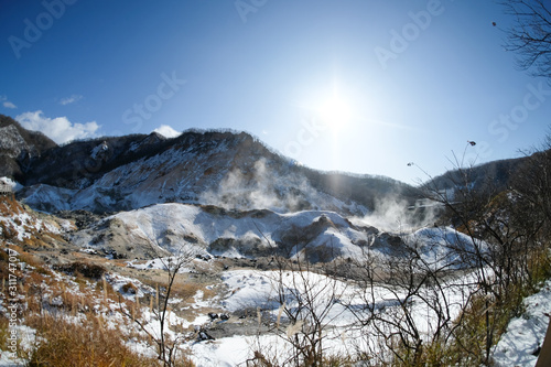 Jigokudani valley, active volcano in winter snow at Noboribetsu © Dontree