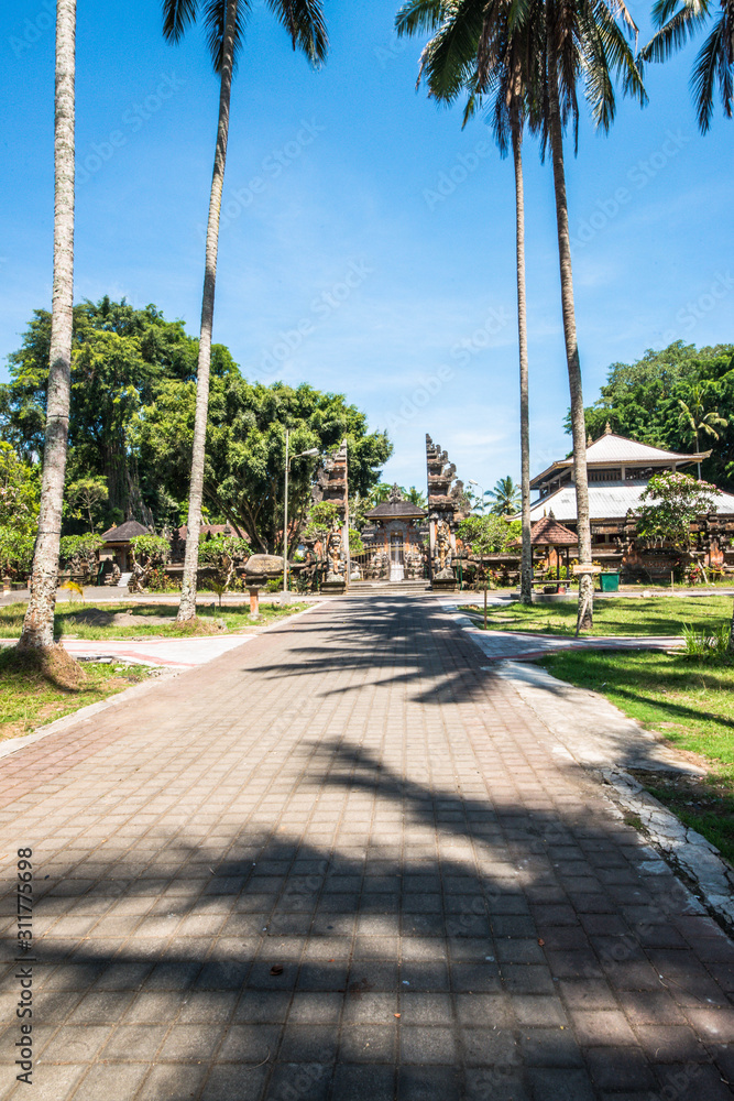 Obraz premium A beautiful view of hindu temple in Bali, Indonesia.