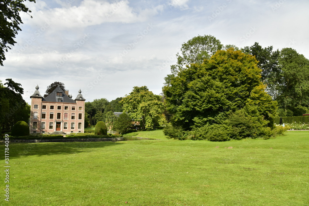 Le domaine Coloma avec son château en style Néo-Renaissance Flamand à Sint-Pieter-Leeuw