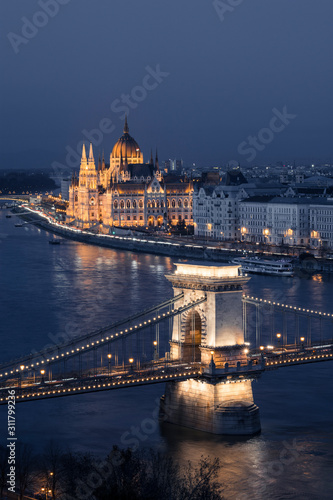 Chain bridge and Hungarian parliament at dusk, Budapest, Hungary © respiro888