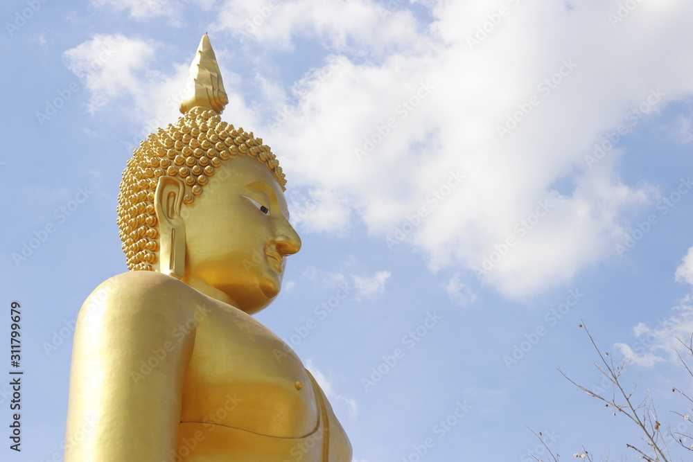 Obraz premium A beautiful view of Wat Muang temple in Ang Thong, Thailand.