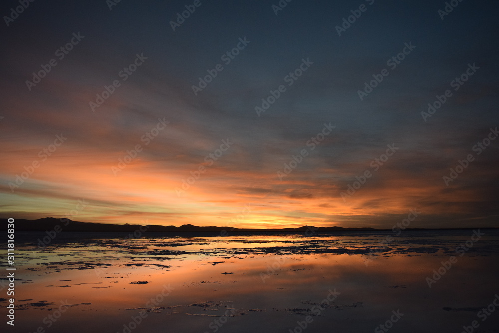 Fototapeta premium Sunrise Uyuni - Bolivia