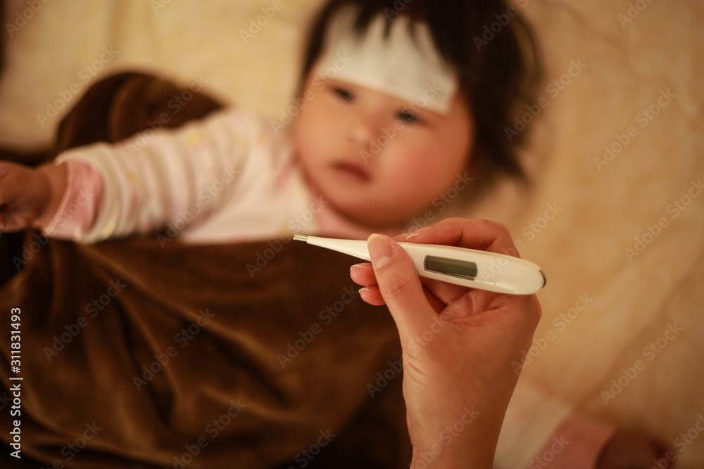 Obraz premium 体調不良の赤ちゃんイメージ