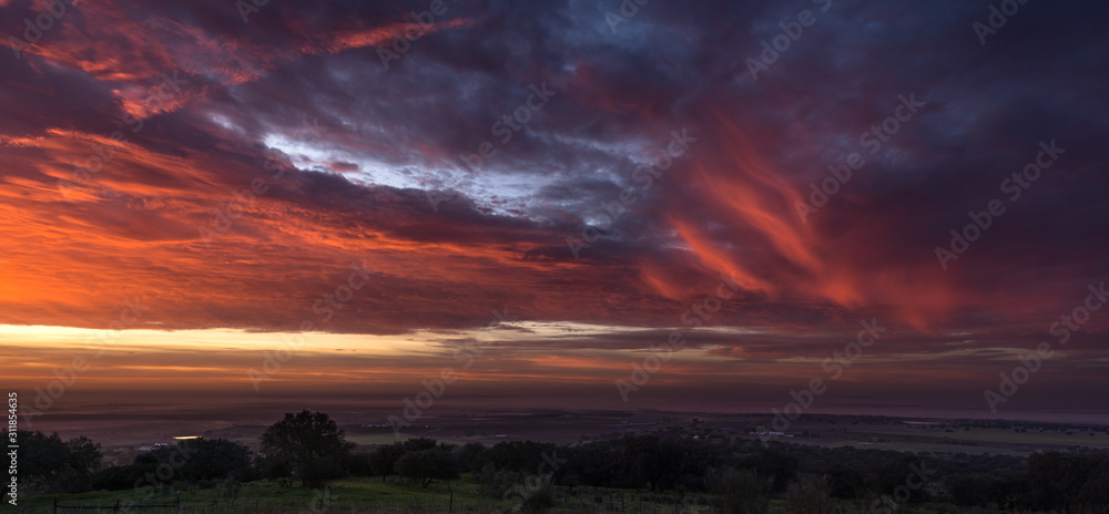 Obraz premium Alvorecer vermelho