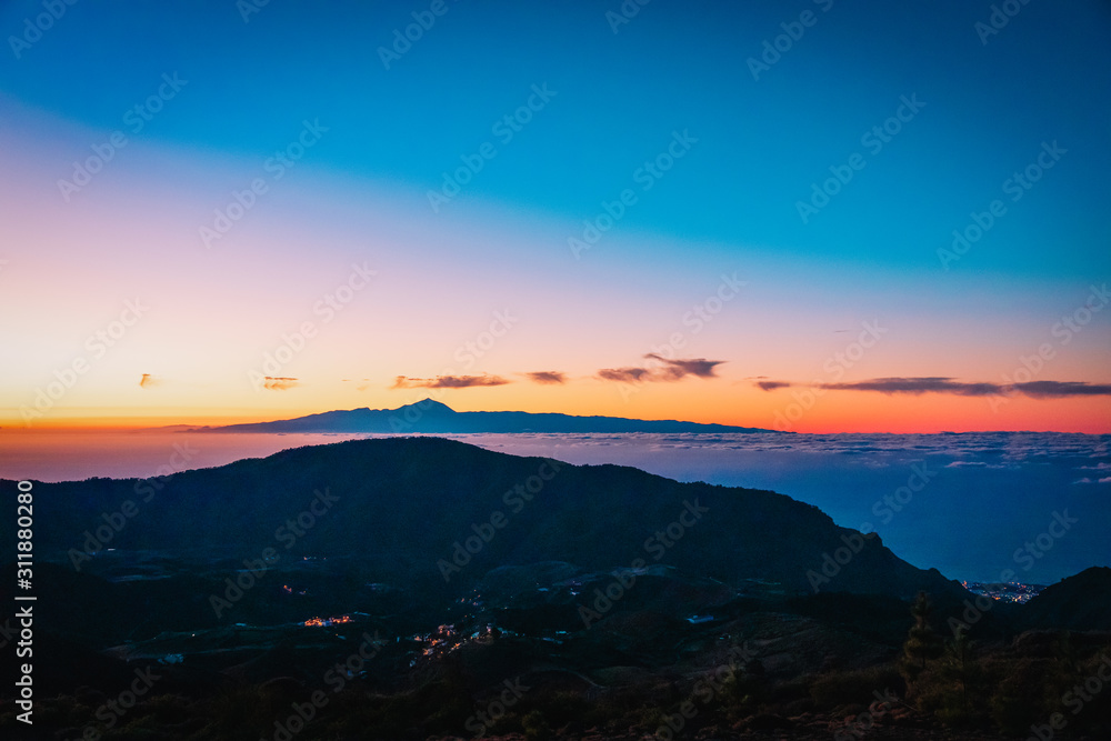 Obraz premium Sunset in mountains on Grand Canaria with view on Teide