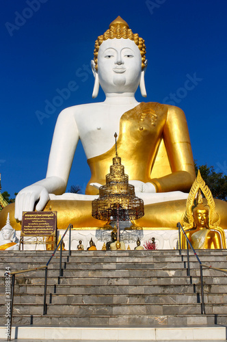 Thai Buddha statue © Pontana