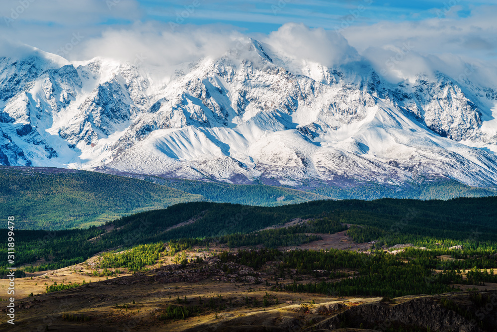 Fototapeta premium Dawn in the Chui valley, view of the North Chui ridge. Russia, mountain Altai