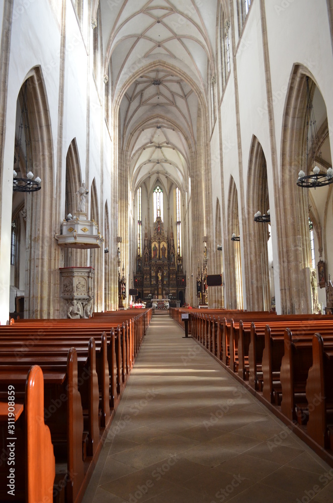 Fototapeta premium Bazylika Mnijesza w Strzegomiu, wnetrze