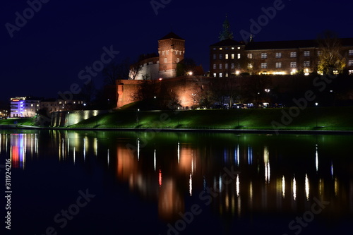 Wawel nocą Bulwary Wislane w Krakowie