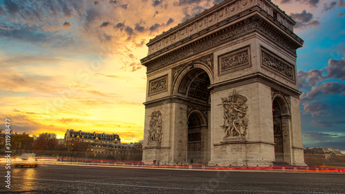 View of famous Arc de Triomphe in Charles de Gaulle square in Paris, France © Mummert-und-Ibold