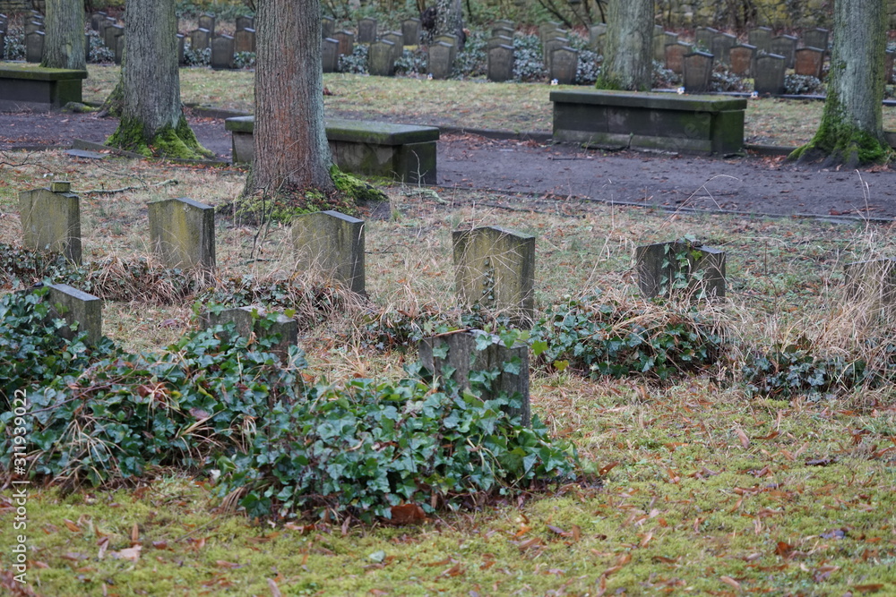 Anlage der Kriegsgräber auf dem Jüdischen Friedhof Berlin-Weißensee Anlage der Kriegsgräber auf dem Jüdischen Friedhof Berlin-Weißensee