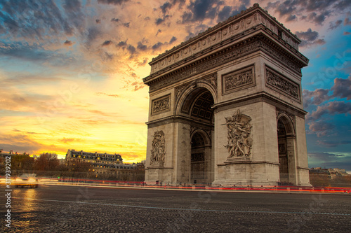 View of famous Arc de Triomphe in Charles de Gaulle square in Paris, France © Mummert-und-Ibold