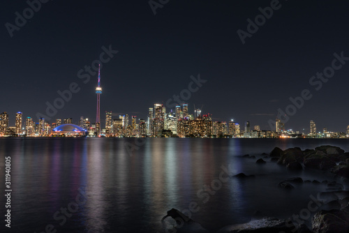 Toronto Skyline from Toronto Islands © artura
